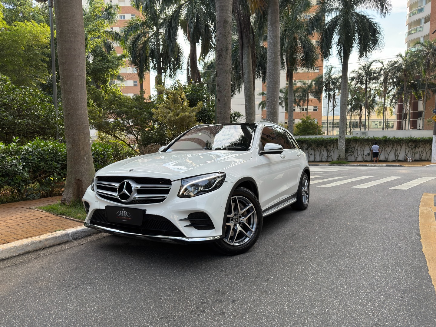 Mercedes-Benz fotografada pela RR Automobile
